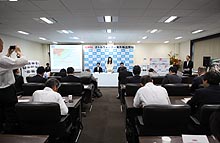 記者会見の様子
